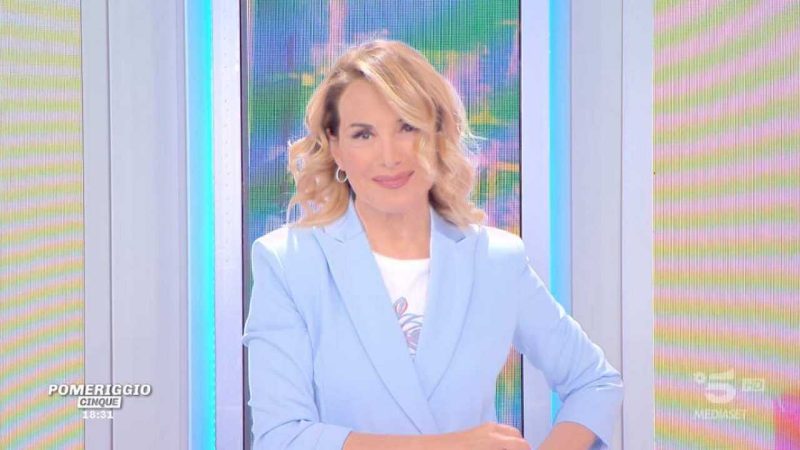 barbara-d’urso,-incidente-in-diretta:-la-conduttrice-risolve-cosi