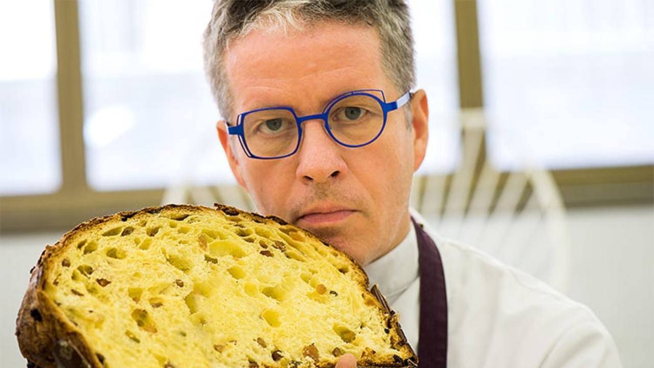 il-re-del-cioccolato-lancia-il-suo-panettone-2022:-cosa-contiene-il-dolce-natalizio-firmato-da-ernst-knam