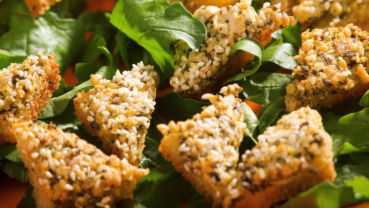 tofu-impanato-con-hummus-di-piselli-e-semi-di-sesamo:-croccantissimo,-crea-dipendenza!