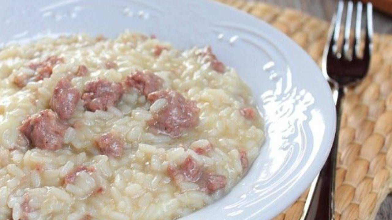 il-risotto-salsiccia-e-gorgonzola,-con-un-ingrediente-frizzante-che-fa-la-differenza