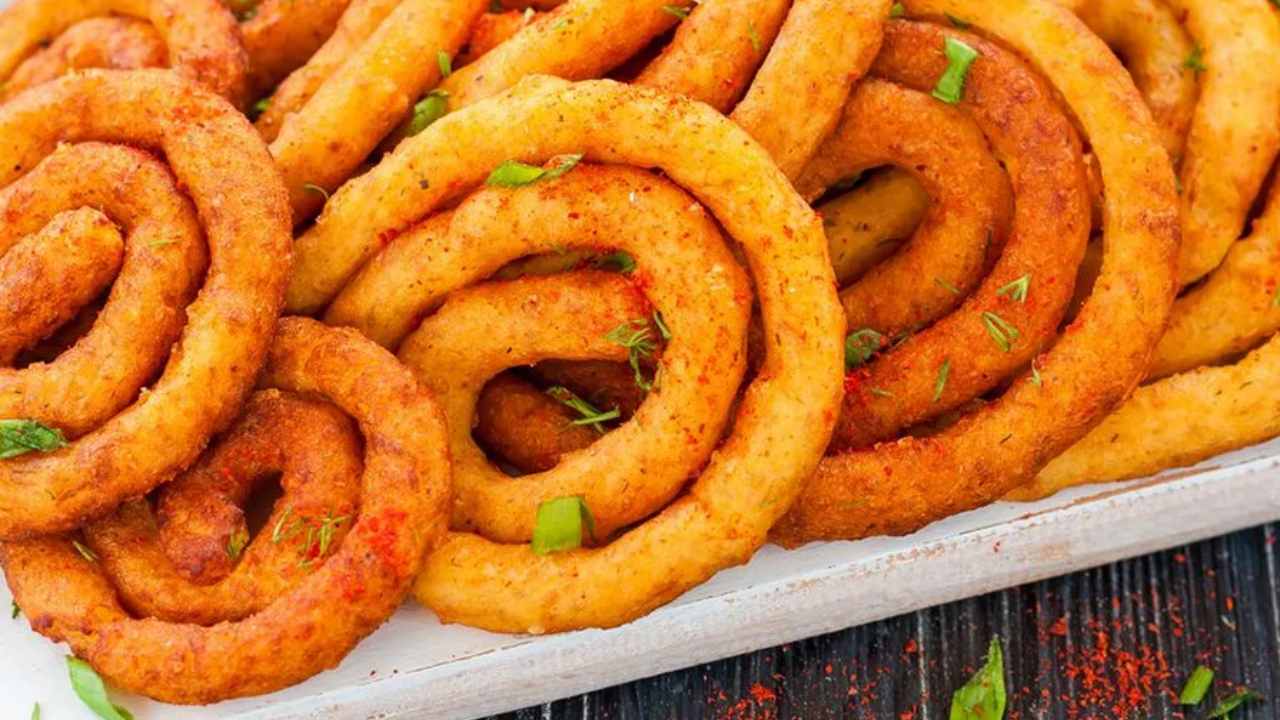 tutti-pazzi-per-le-girelle-di-patate-fritte:-ricetta-sfiziosa-che-piace-anche-ai-bambini