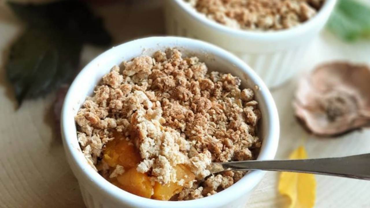 crumble-di-mele-croccanti-in-padella:-ricetta-super-veloce-di-un-dolce-amatissimo