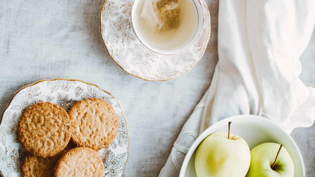 biscotti-fragranti-alle-mele-e-farina-di-mais.-pronti-in-pochi-minuti-a-prova-di-cuoco-pasticcione