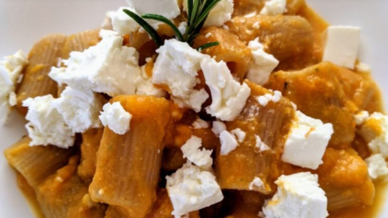 mezze-maniche-zucca-e-feta:-un-connubio-di-gusto-da-fare-in-poche-mosse