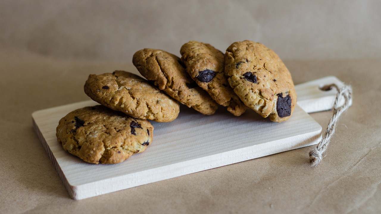 biscotti-burro-e-cioccolato-per-la-colazione,-uno-tira-laltro.-si-preparano-in-un-attimo