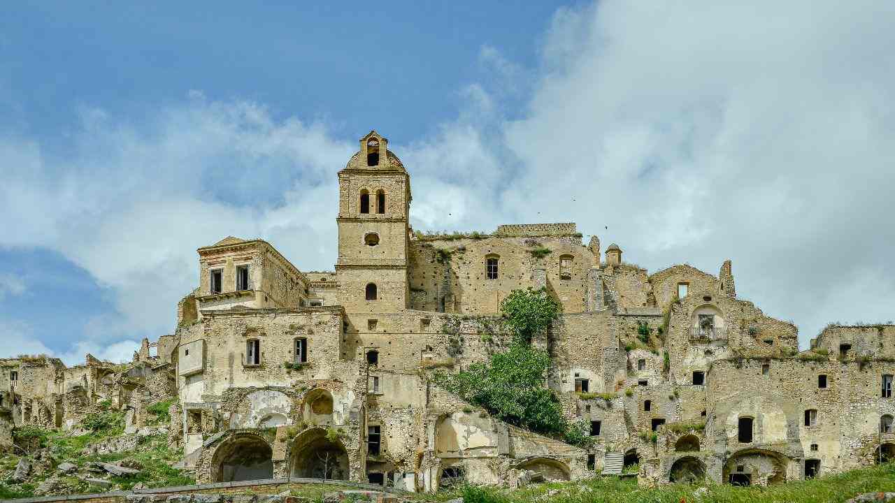 stupende-queste-citta-fantasma-tutte-italiane:-da-vedere-almeno-una-volta-nella-vita