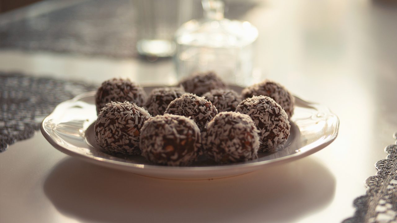 palline-al-cocco-e-cioccolato:-un-peccato-di-gola-facile,-veloce-e-gustosissimo