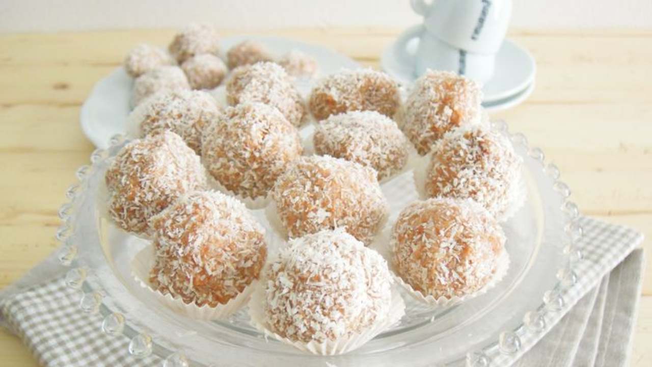 tartufini-alla-ricotta-e-amaretti,-vero-peccato-di-gola.-uno-tira-laltro