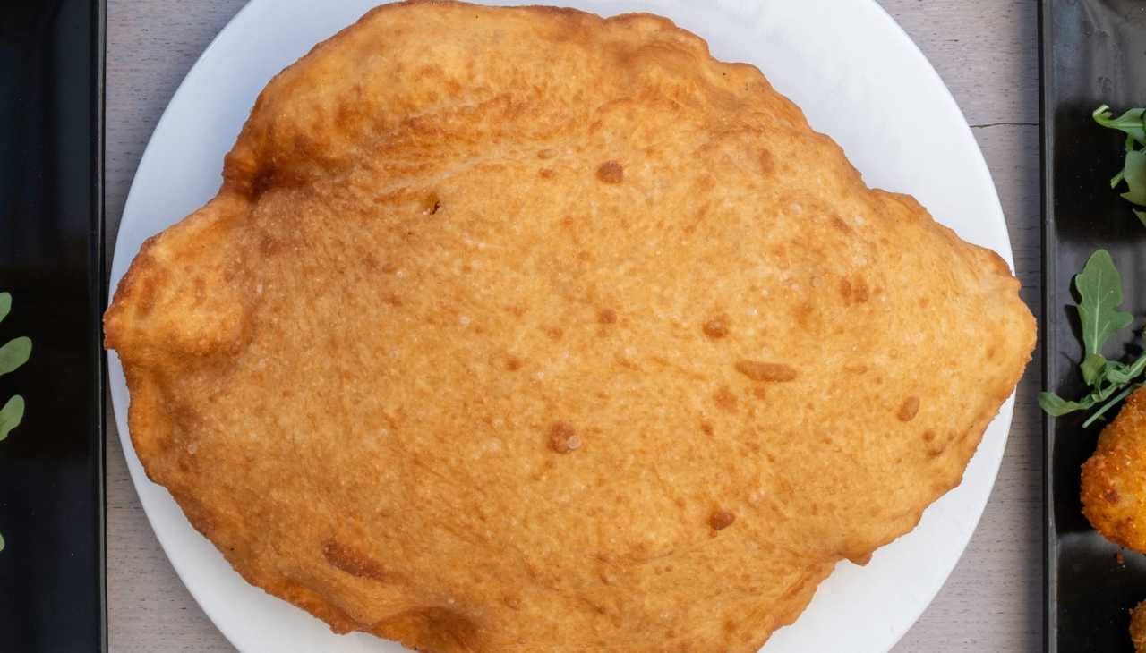 pizza-fritta-alla-napoletana:-quando-hai-deciso-che-hai-chiuso-con-la-dieta