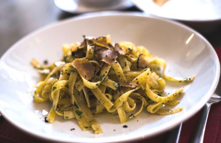 tagliatelle-al-tartufo:-la-ricetta-del-primo-piatto-eccezionale-che-profuma-dautunno