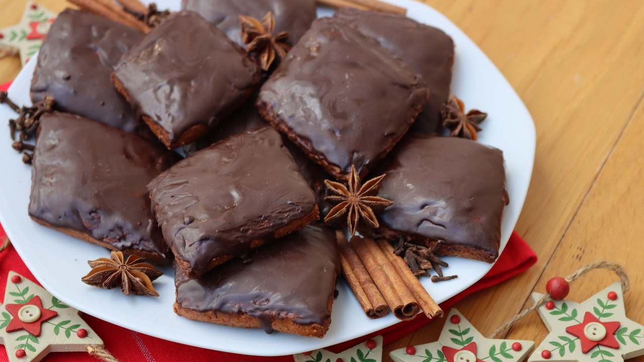 mostaccioli-napoletani:-la-ricetta-del-dolce-buonissimo-tipico-delle-feste-natalizie-al-sud