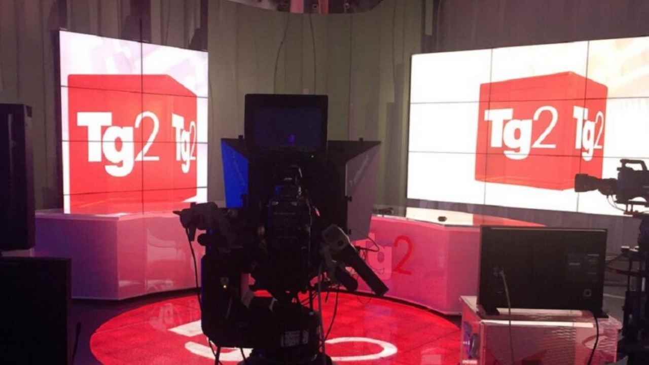 tg2,-un-dettaglio-della-conduttrice-scatena-le-polemiche:-lo-avete-notato?