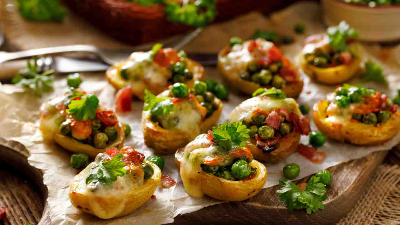 patate-bruschetta-con-piselli:-il-finger-food-delle-feste-che-conquistera-tutti!