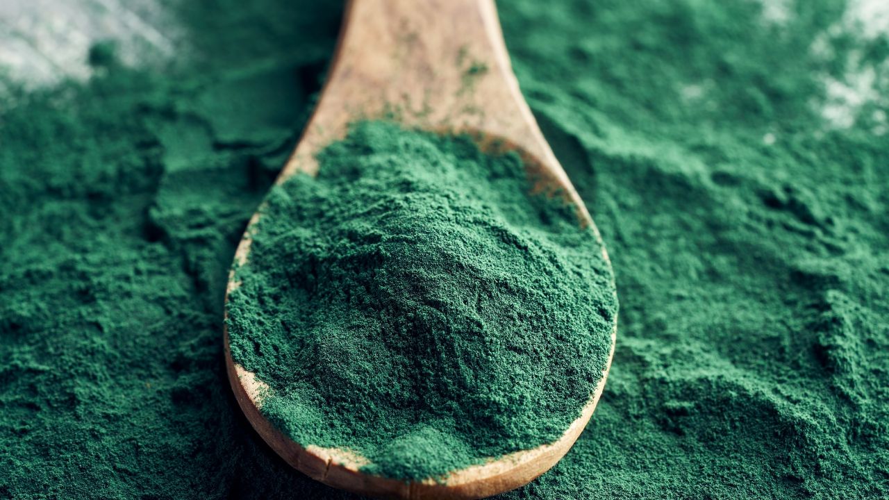 alga-spirulina:-aiuta-davvero-a-dimagrire?-la-risposta-ti-lascera-senza-parole