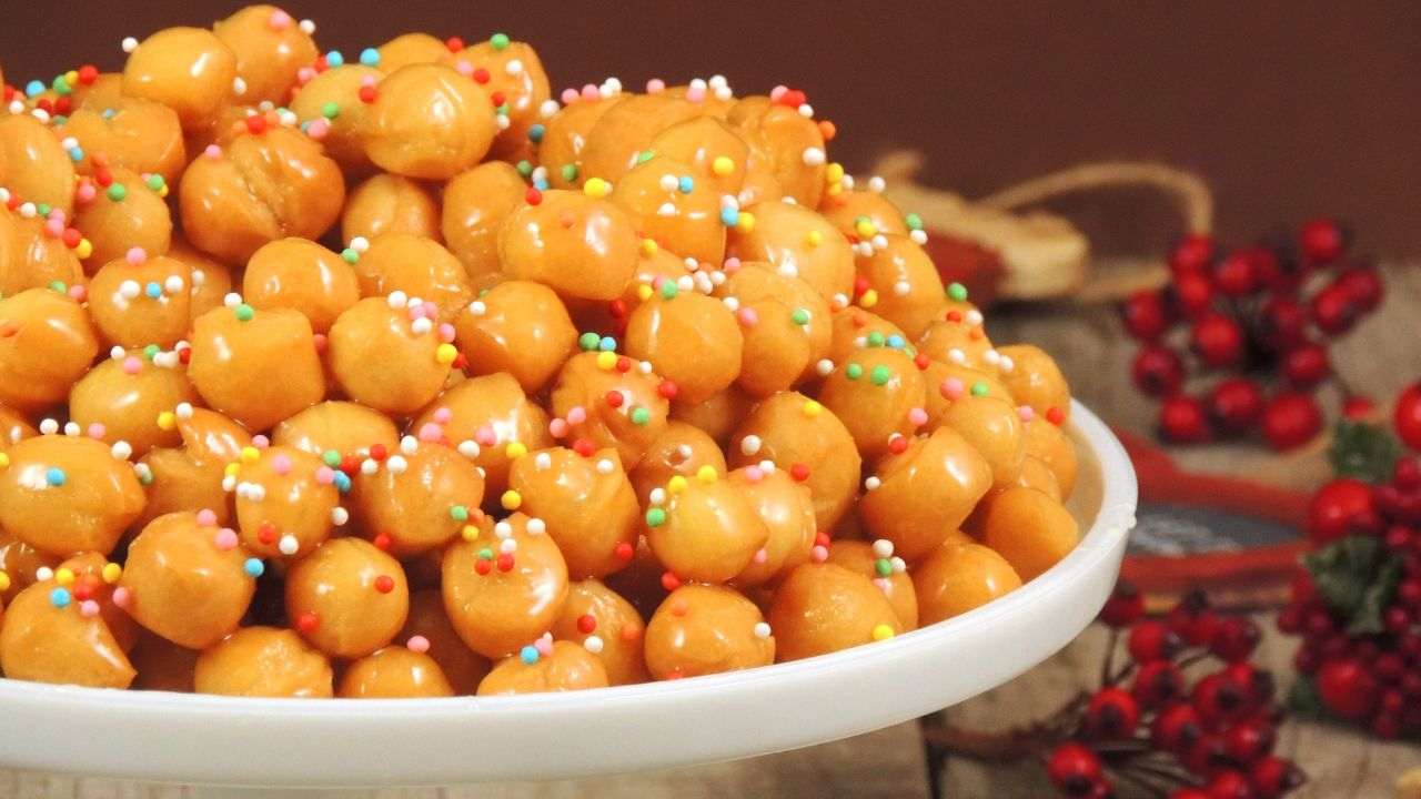 non-e-natale-senza-gli-struffoli-napoletani-|-la-ricetta-facile-e-veloce,-niente-complicazioni