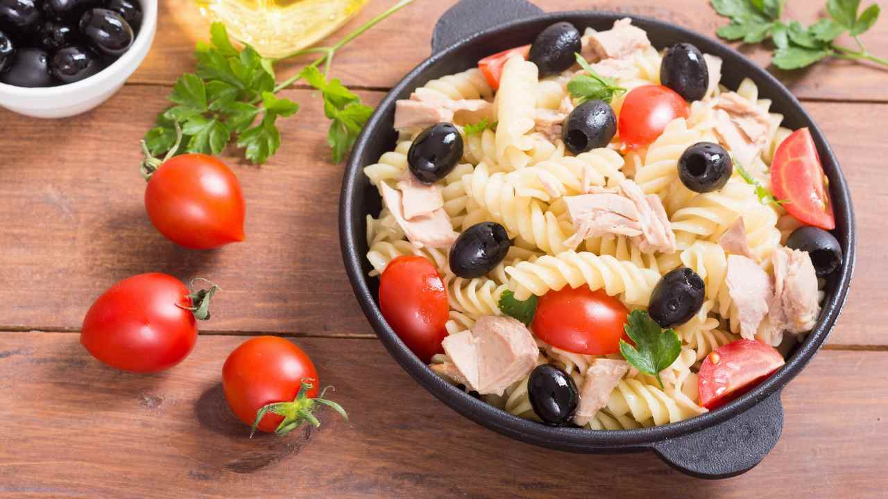 non-e-la-solita-pasta-con-il-tonno:-aggiungi-questo-ingrediente-e-non-vorrai-piu-smettere-di-mangiarla