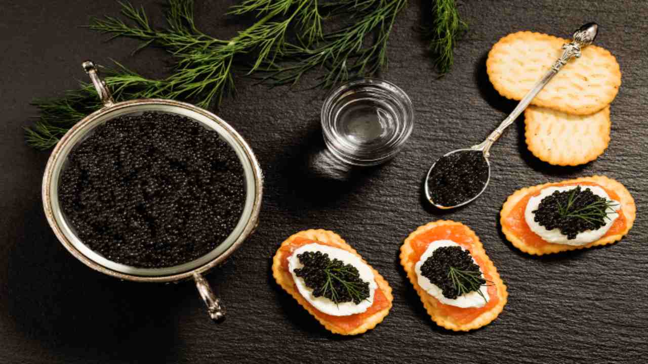 tartine-al-caviale-beluga-per-natale-|-attenzione-al-costo,-veramente-esagerato