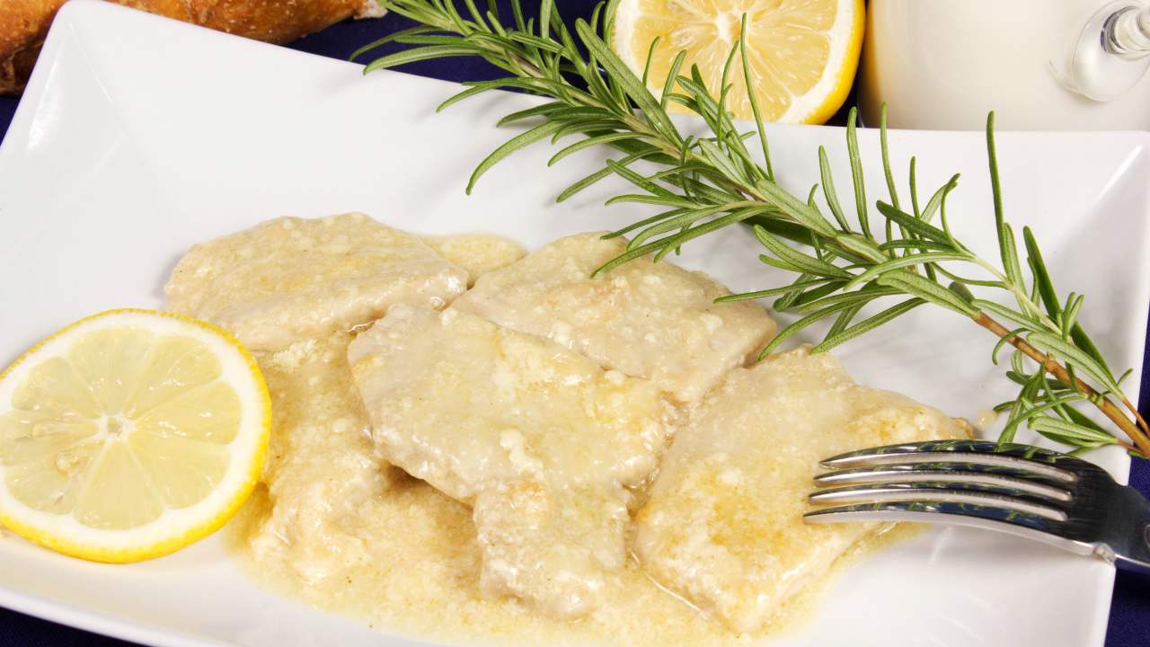 il-trucchetto-per-rendere-cremose-e-tenere-le-scaloppine-al-limone:-mai-piu-senza