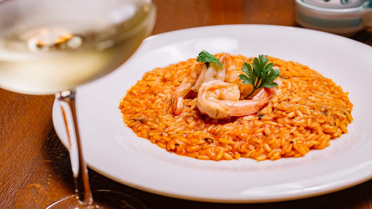 risotto-agli-scampi-by-anna-tatangelo.-il-trucco-del-panno-per-averlo-cremoso:-lo-usa-sempre