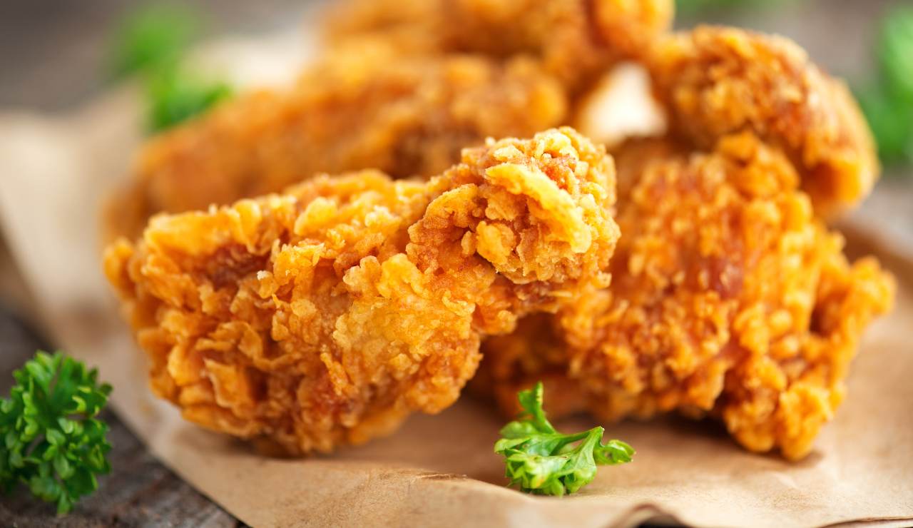 pollo-fritto-come-kfc-la-ricetta-da-fare-in-casa-con-il-trucco-per-unextra-croccantezza