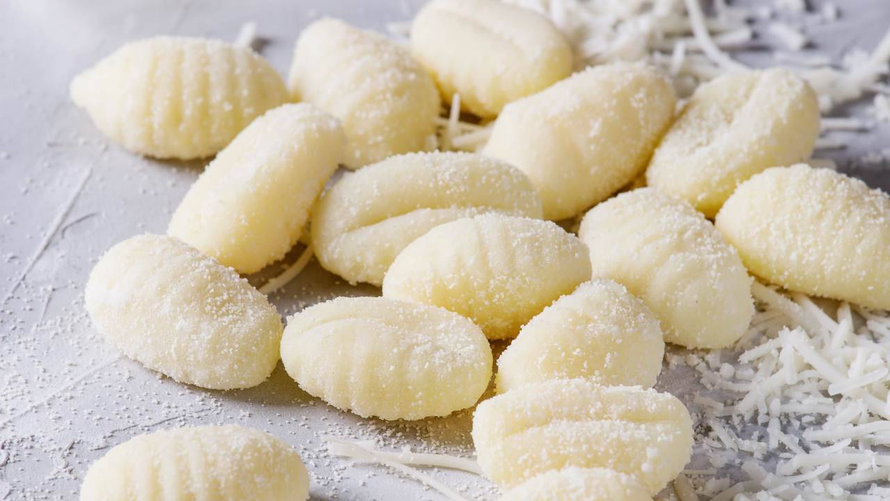 solo-acqua-e-farina-per-preparare-degli-gnocchi-deliziosi-|-non-ce-ricetta-piu-facile-di-questa