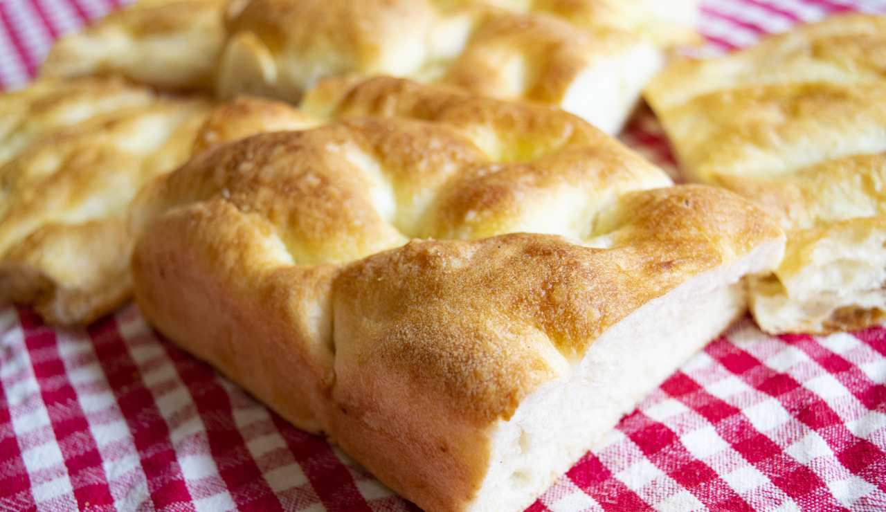 focaccia-tutta-bolle-facilissima,-senza-impasto-e-senza-planetaria:-basta-solo-una-forchetta