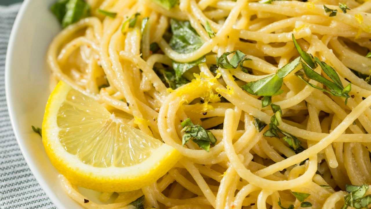 hai-mai-provato-gli-spaghetti-al-limone-?-la-ricetta-ricca-di-gusto-che-ti-conquistera-al-primo-assaggio