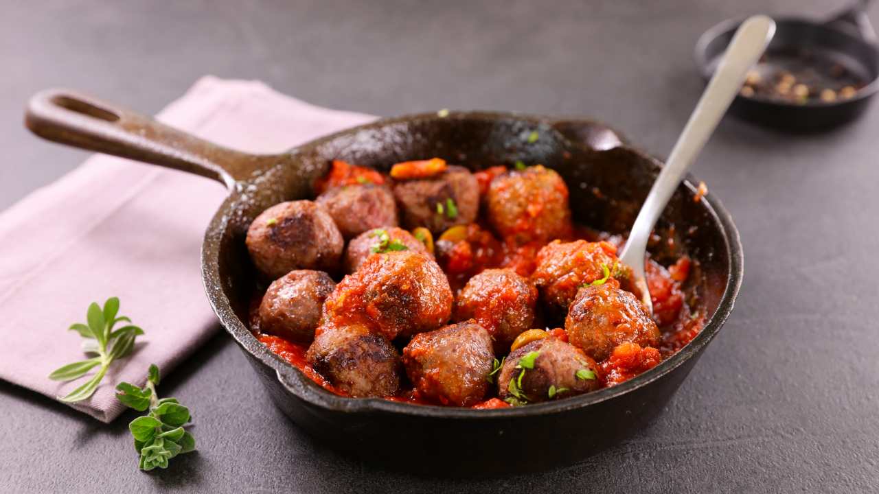 polpette-vegane-al-sugo,-olive-taggiasche-e-pomodorini-secchi.-piacciono-a-tutti,-ecco-perche