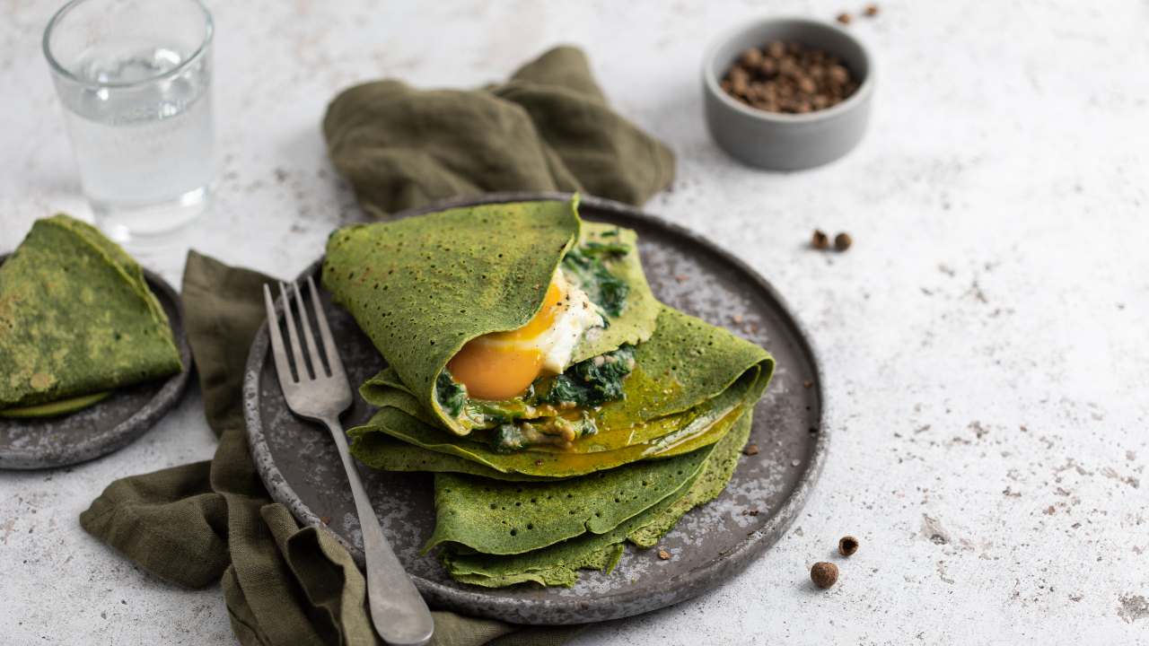 le-crepes-verdi-senza-grassi,-90-calorie-ricche-di-gusto:-il-trucco-dello-chef