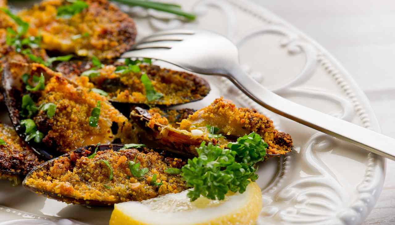 cozze-a-natale,-falle-gratinate:-in-due-mosse-saranno-esplosive,-e-pronte-subito!