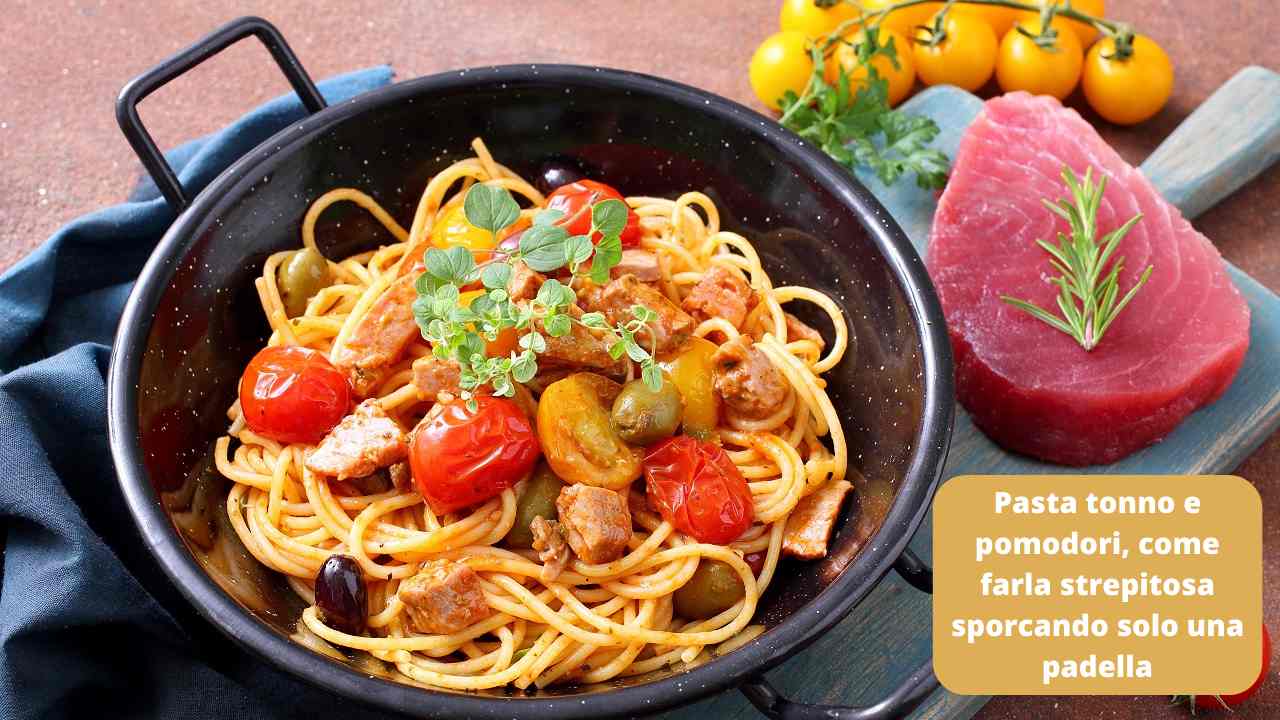 sporchi-solo-una-padella-per-preparare-la-pasta-tonno-e-pomodori-piu-buona-che-tu-abbia-mai-mangiato