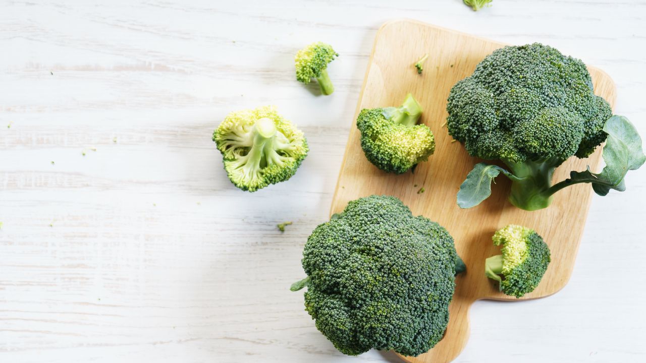 super-leggeri-questi-buonissimi-broccoli-al-forno:-puoi-mangiarli-anche-se-sei-a-dieta