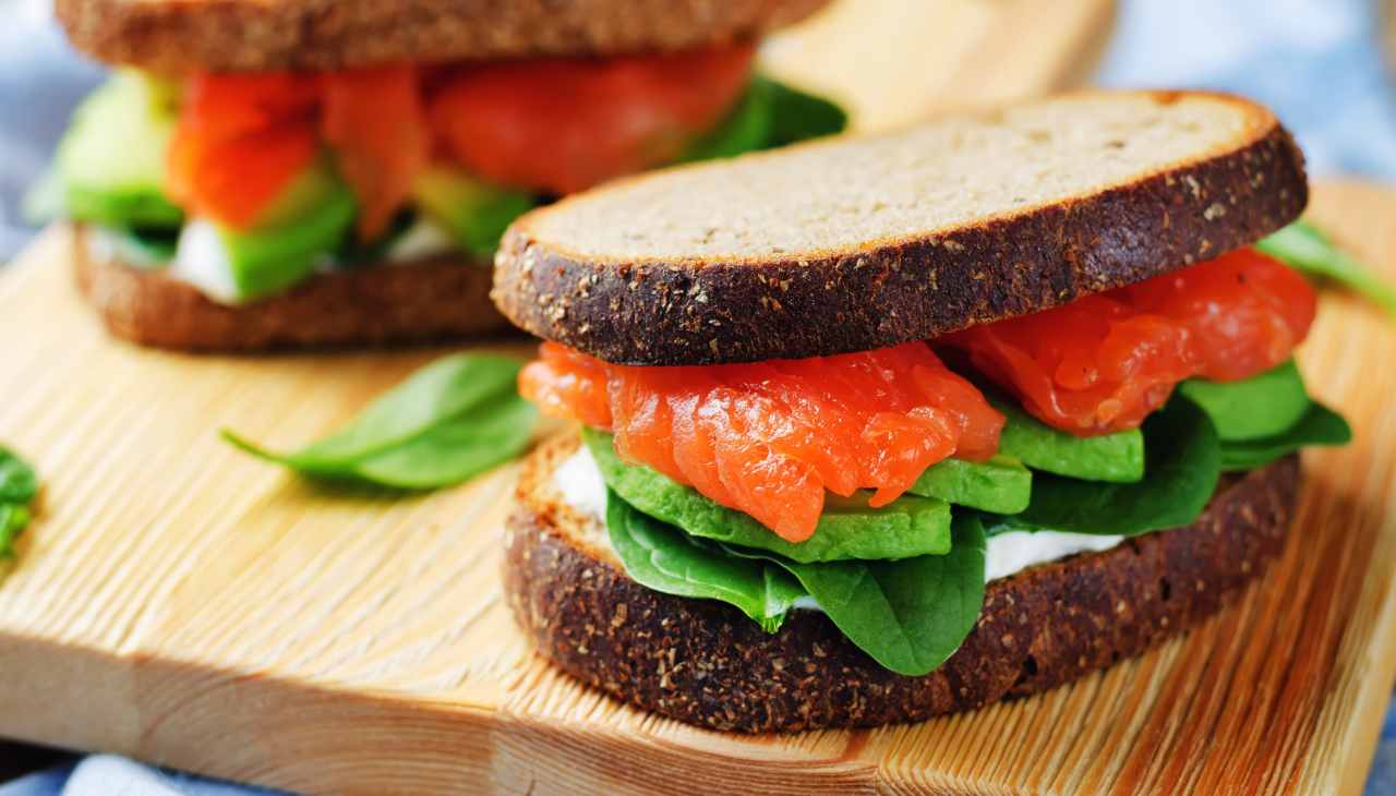 fattelo-un-buon-panino-al-salmone-per-pranzo