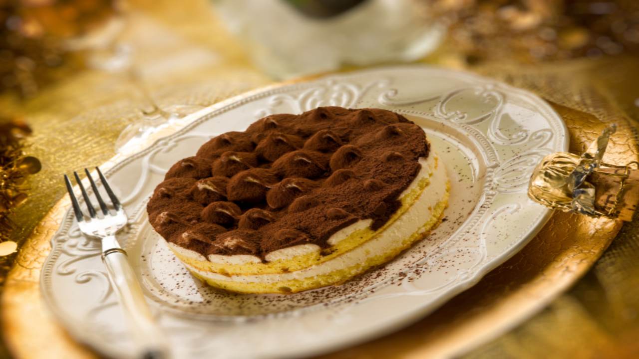 non-il-solito-tiramisu-al-pandoro,-provalo-cosi-e-davvero-irresistibile!