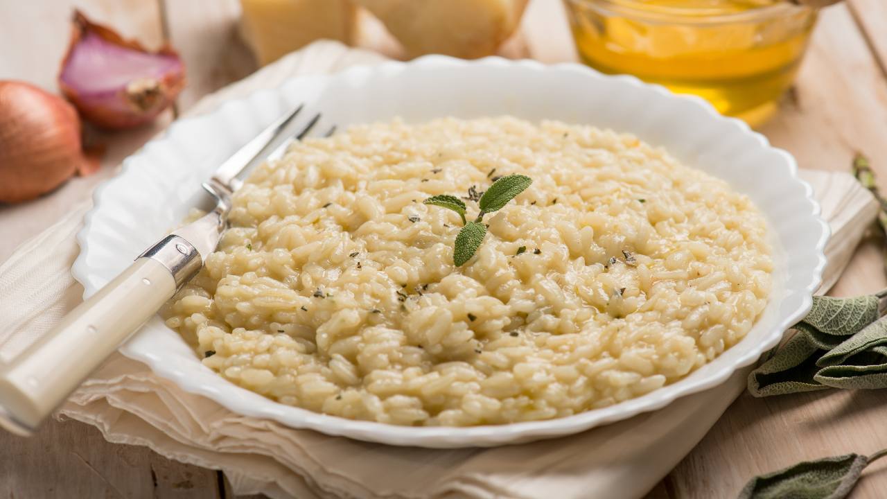 risotto-allo-champagne,-come-farlo-cremoso-e-delicato.-ce-un-trucco