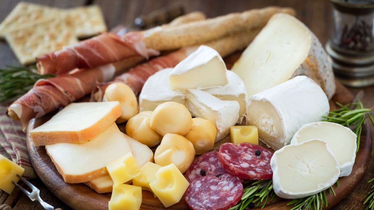 come-conservare-salumi-e-formaggi-nel-modo-giusto:-non-rischiare-e-fai-cosi