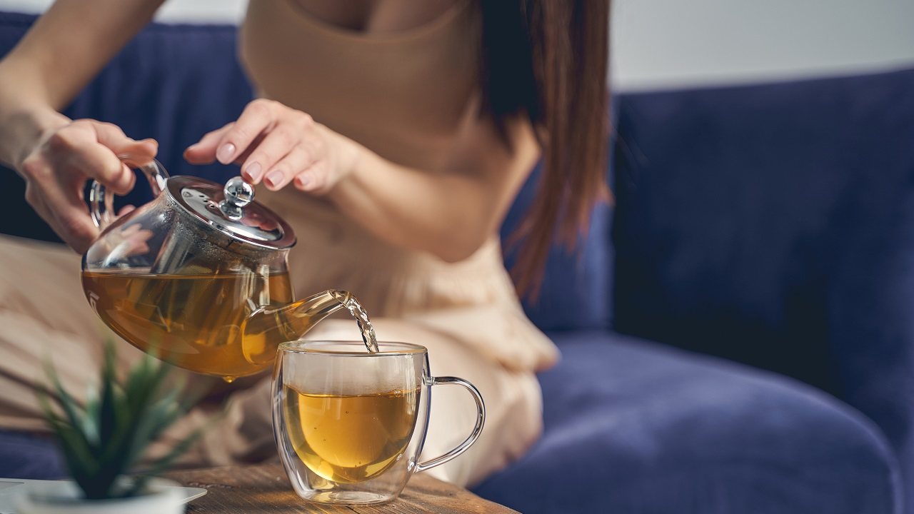 3-tisane-miracolose-per-depurare-lorganismo-dopo-il-pranzo-di-natale