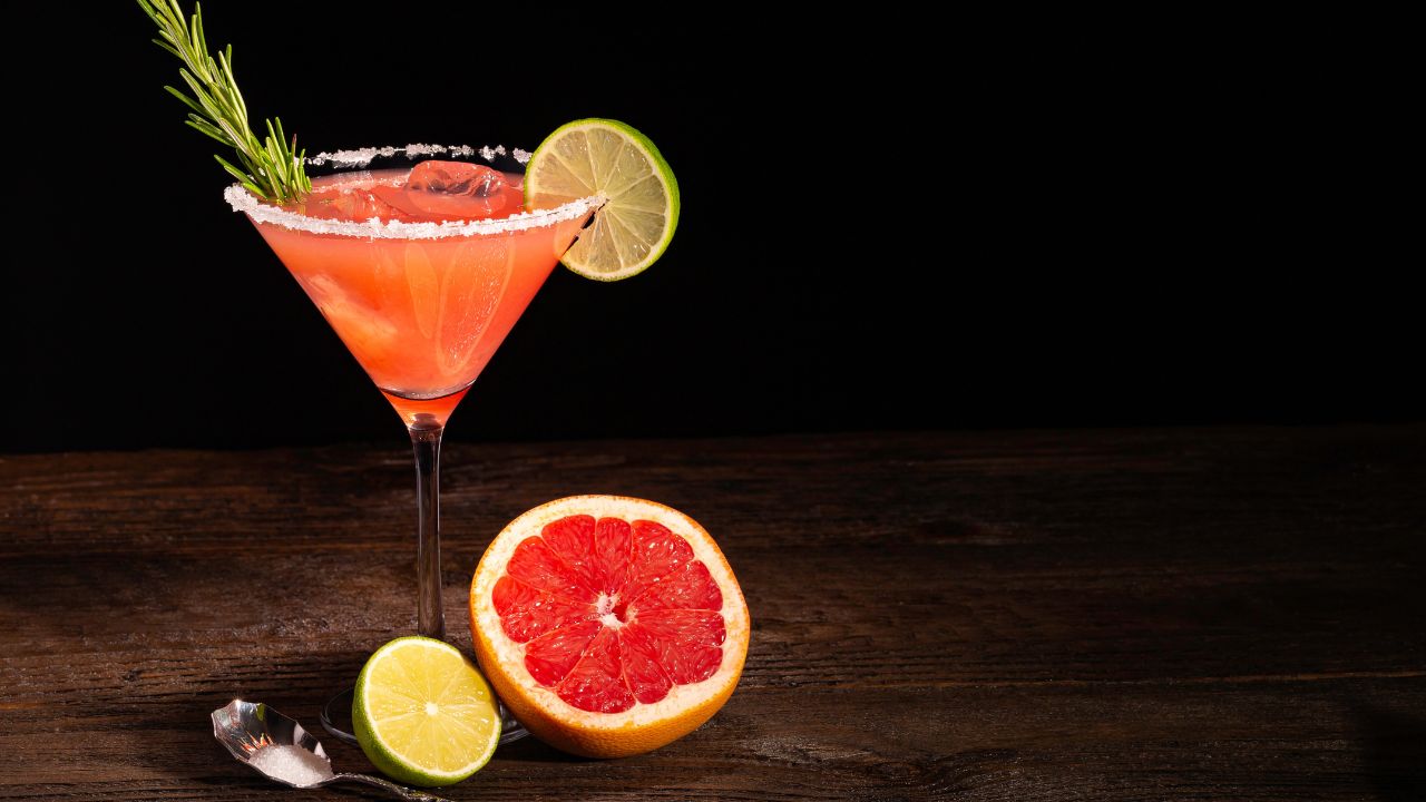 e-questo-il-cocktail-con-meno-calorie-in-assoluto:-perfetto-per-festeggiare-e-tenersi-anche-in-forma