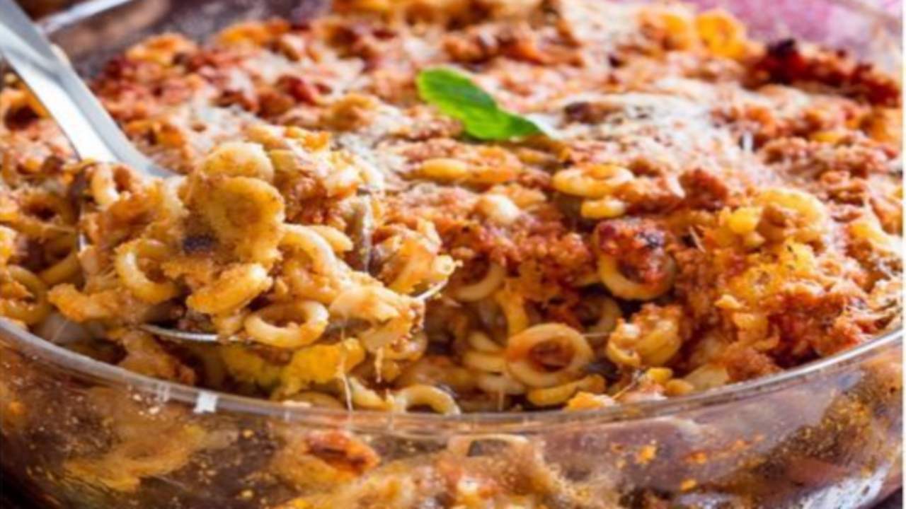 anelli-siciliani-e-melanzane-in-una-ricetta-della-tradizione-culinaria-siciliana-che-deliziera-il-vostro-palato