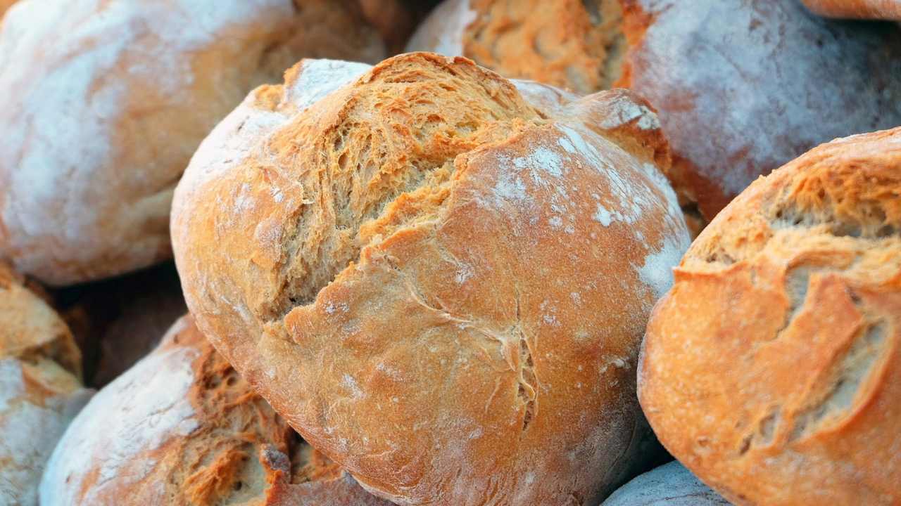 se-hai-un-po-di-pane-raffermo-usalo-per-questa-ricetta-eccezionale:-ci-vogliono-pochi-minuti