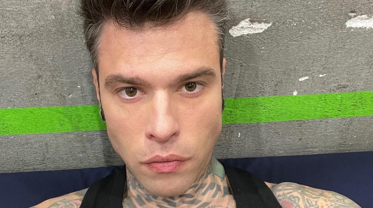 fedez,-il-primo-natale-post-operazione:-fitte-e-crampi-allo-stomaco