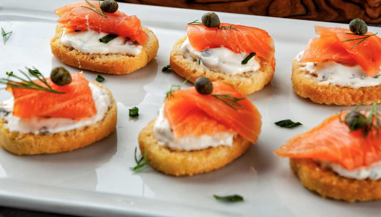 crostini-fantastici-al-salmone,-per-aprire-le-danze-la-notte-di-san-silvestro