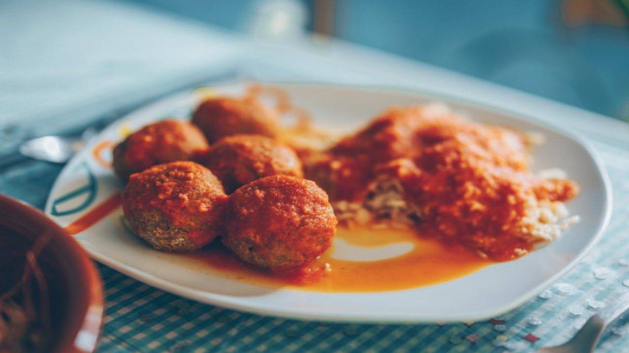 polpette-al-sugo-il-trucco-per-averle-morbidissime-|-altro-che-latte