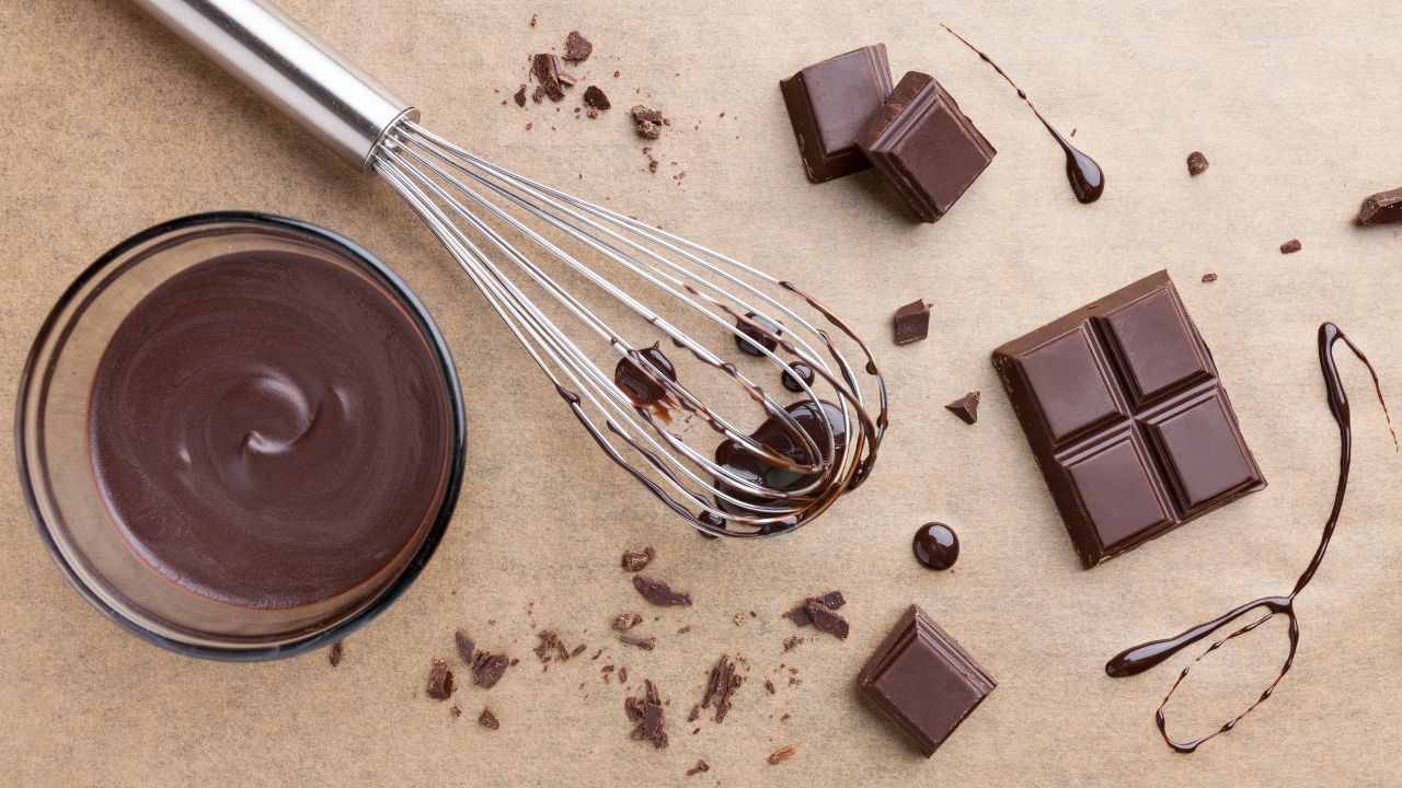 sciolgo-il-cioccolato-e-lo-verso-qui-sopra:-cosi-ho-preparato-un-dolce-davvero-buonissimo