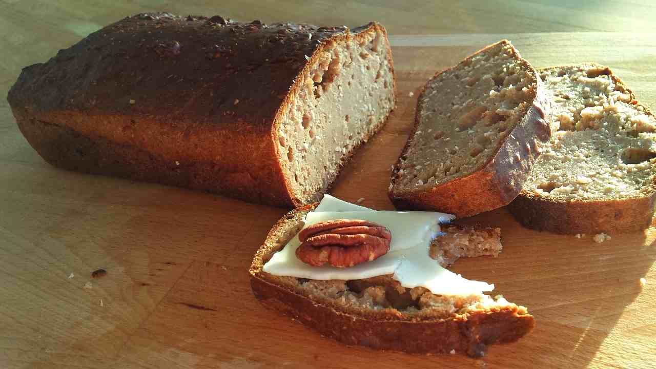 plumcake-salato-con-formaggio-e-noci-pecan,-un-piacere-rustico-da-condividere-con-chi-ami