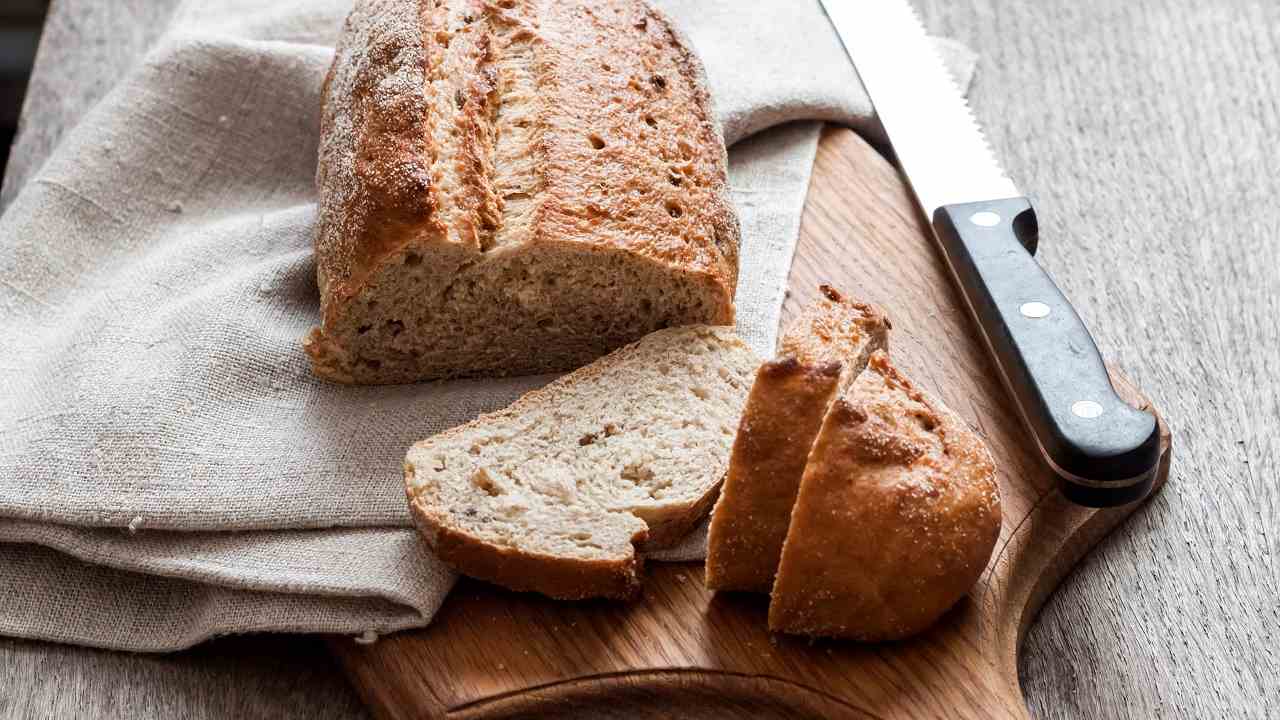 cena-pronta-in-un-lampo:-taglia-del-pane-e-togli-la-mollica-poi-aggiungi-questo-ingrediente