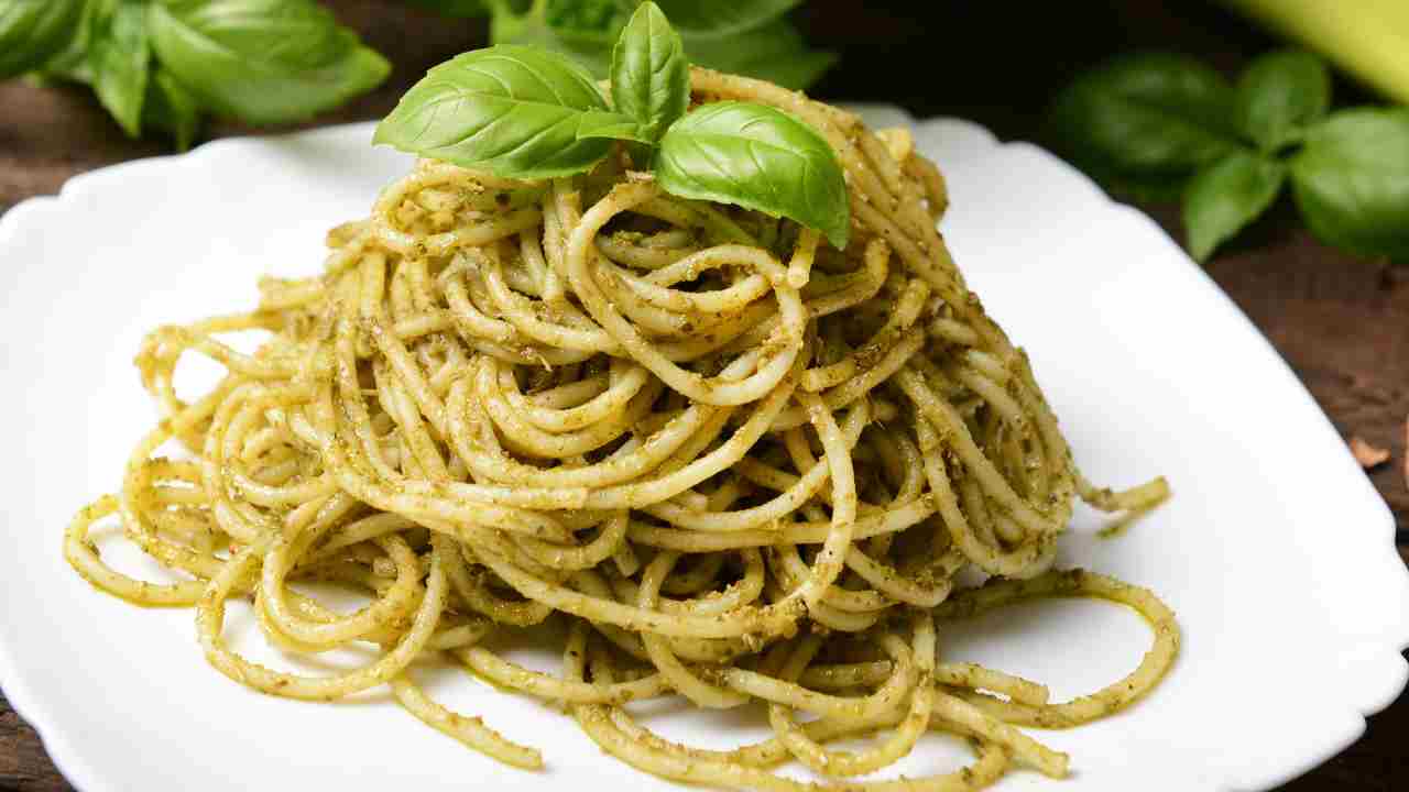 spaghetti-con-lagghia-pistata,-il-primo-siciliano-pronto-in-5-minuti