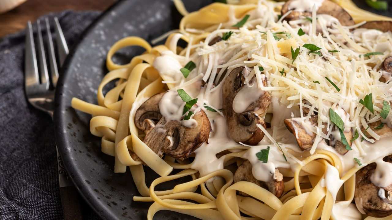 la-ricetta-per-delle-tagliatelle-ai-funghi-porcini-degne-di-un-ristorante:-fai-cosi-e-vedrai