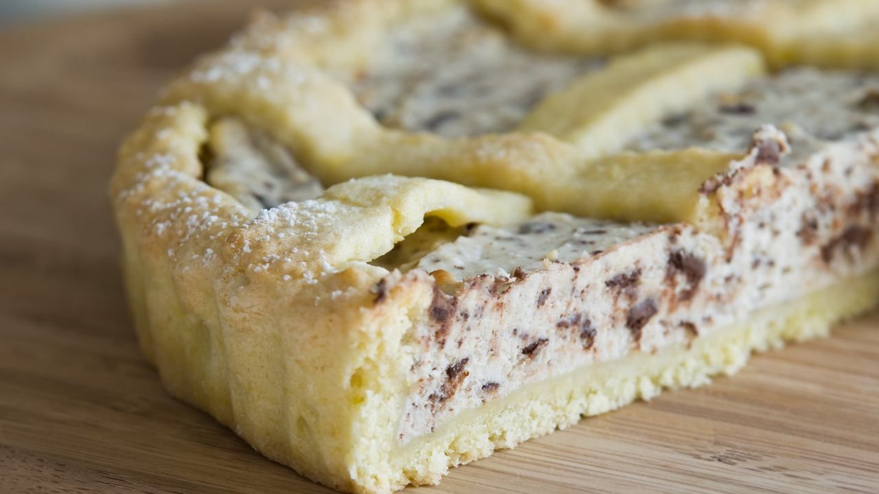 che-buona-la-crostata-con-ricotta-e-gocce-di-cioccolato-|-ricetta-facile,-veloce-e-super-golosa