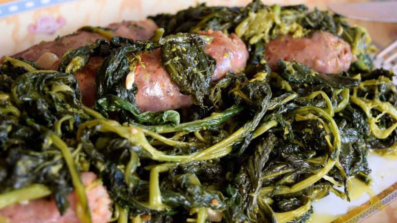 salsiccia-e-friarielli:-la-ricetta-napoletana-piu-saporita-di-sempre-per-una-cena-pronta-in-soli-10-minuti